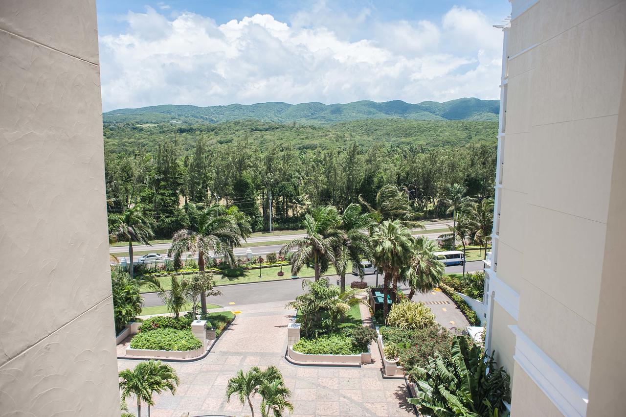 Palmyra Luxury Beach Condos Teluk Montego Bagian luar foto