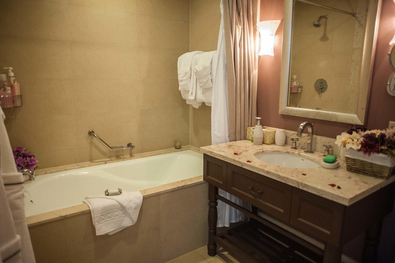 Palmyra Luxury Beach Condos Teluk Montego Bagian luar foto
